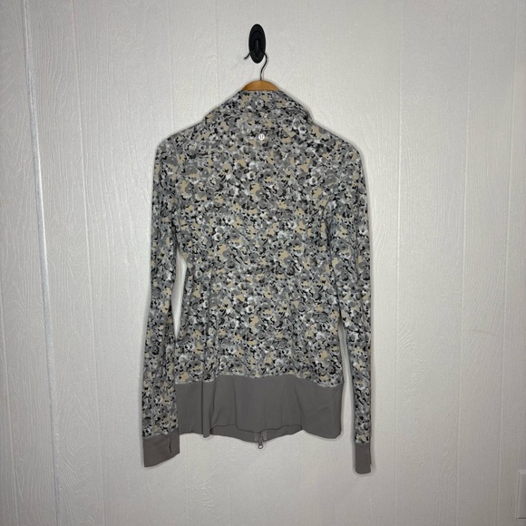 Lululemon Nice Asana Jacket Not So Petite Fleur Silver Spoon size 10 - Picture 11 of 11